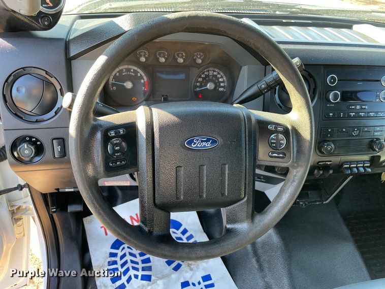 image for item MI9751 2016 Ford  F350 Super Duty  flatbed pickup truck