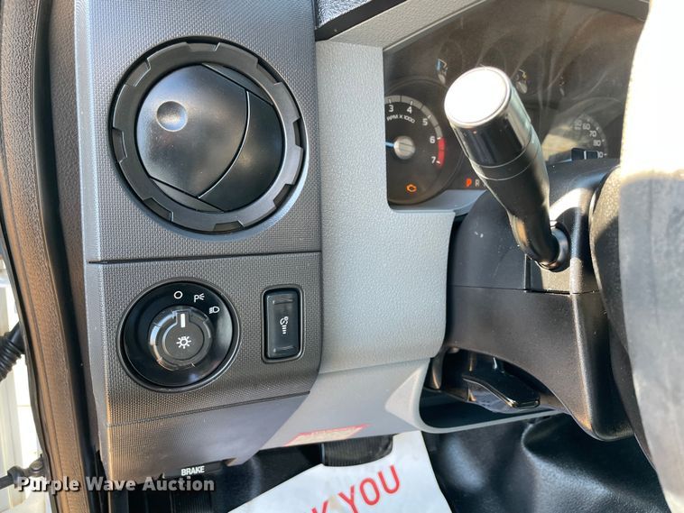 image for item MI9751 2016 Ford  F350 Super Duty  flatbed pickup truck