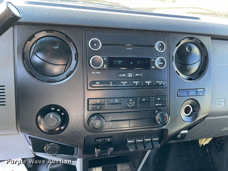 image for item MI9751 2016 Ford  F350 Super Duty  flatbed pickup truck