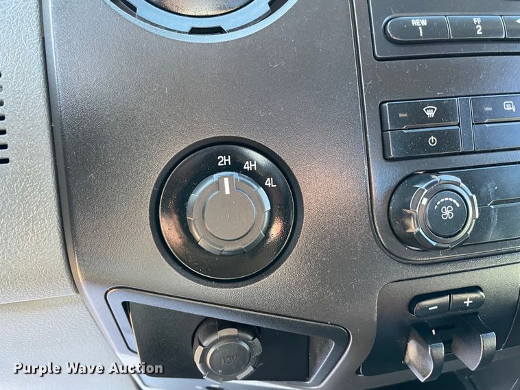 image for item MI9751 2016 Ford  F350 Super Duty  flatbed pickup truck