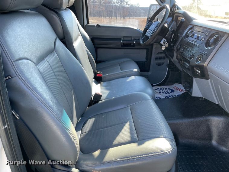 image for item MI9751 2016 Ford  F350 Super Duty  flatbed pickup truck