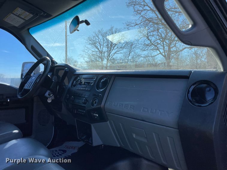 image for item MI9751 2016 Ford  F350 Super Duty  flatbed pickup truck