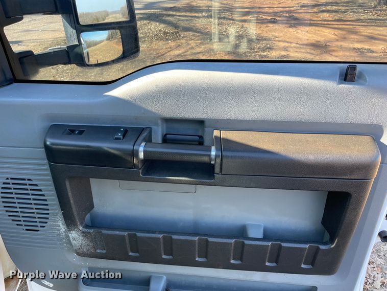 image for item MI9751 2016 Ford  F350 Super Duty  flatbed pickup truck