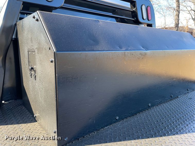 image for item MI9751 2016 Ford  F350 Super Duty  flatbed pickup truck