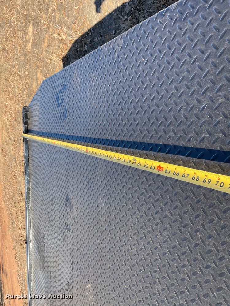 image for item MI9751 2016 Ford  F350 Super Duty  flatbed pickup truck