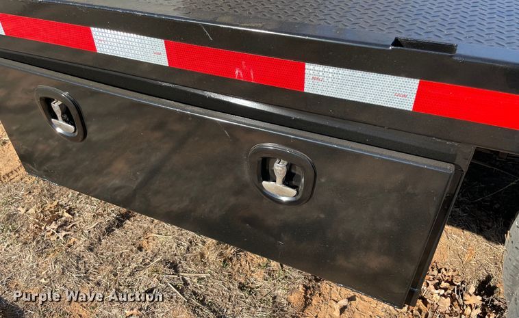 image for item MI9751 2016 Ford  F350 Super Duty  flatbed pickup truck