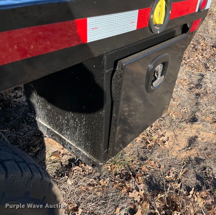 image for item MI9751 2016 Ford  F350 Super Duty  flatbed pickup truck