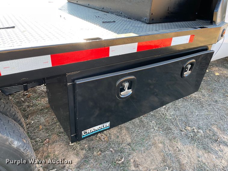 image for item MI9751 2016 Ford  F350 Super Duty  flatbed pickup truck