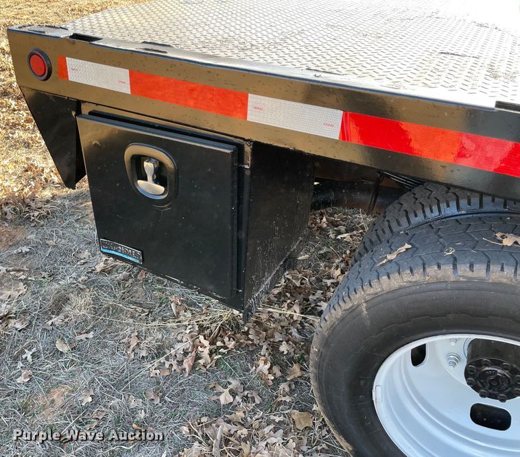 image for item MI9751 2016 Ford  F350 Super Duty  flatbed pickup truck