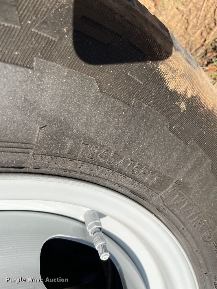 image for item MI9751 2016 Ford  F350 Super Duty  flatbed pickup truck