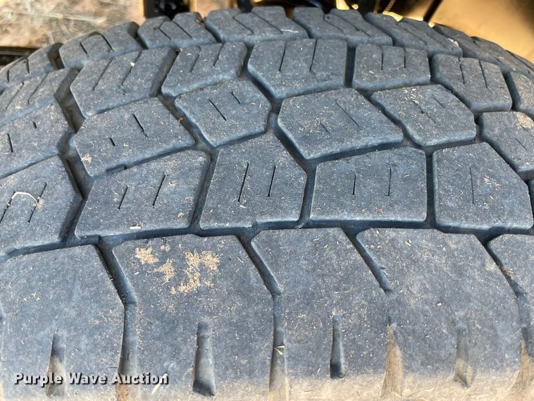 image for item MI9751 2016 Ford  F350 Super Duty  flatbed pickup truck