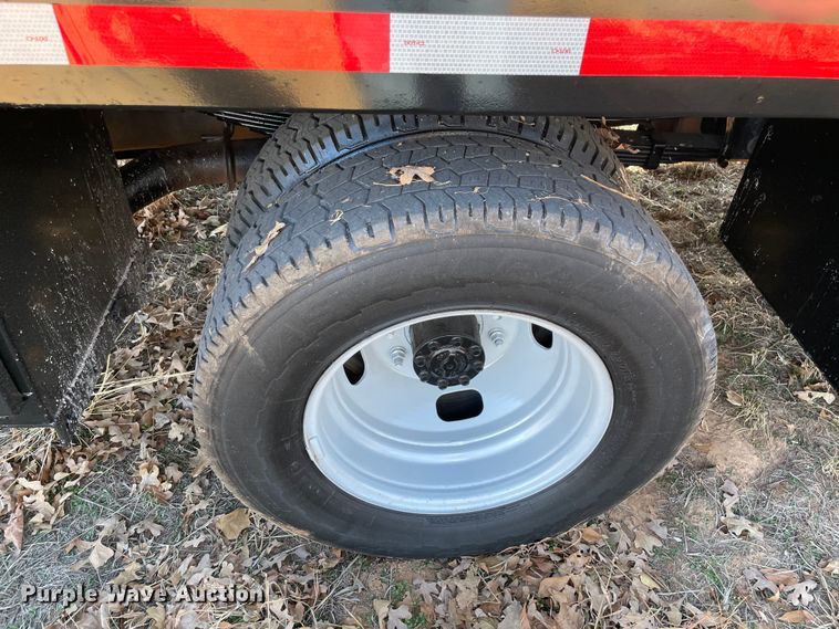 image for item MI9751 2016 Ford  F350 Super Duty  flatbed pickup truck