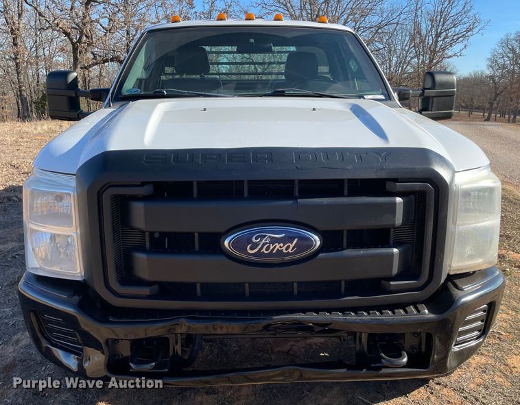 image for item MI9752 2015 Ford  F350 Super Duty  flatbed pickup truck