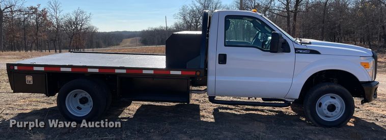 image for item MI9752 2015 Ford  F350 Super Duty  flatbed pickup truck