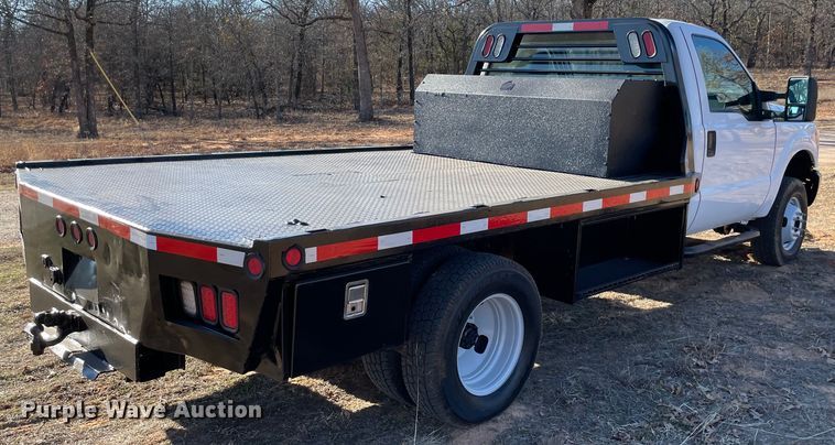 image for item MI9752 2015 Ford  F350 Super Duty  flatbed pickup truck