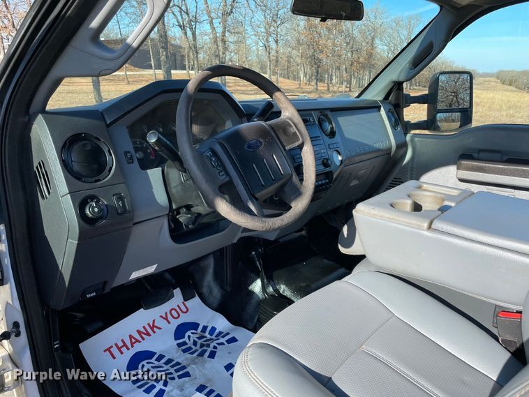 image for item MI9752 2015 Ford  F350 Super Duty  flatbed pickup truck