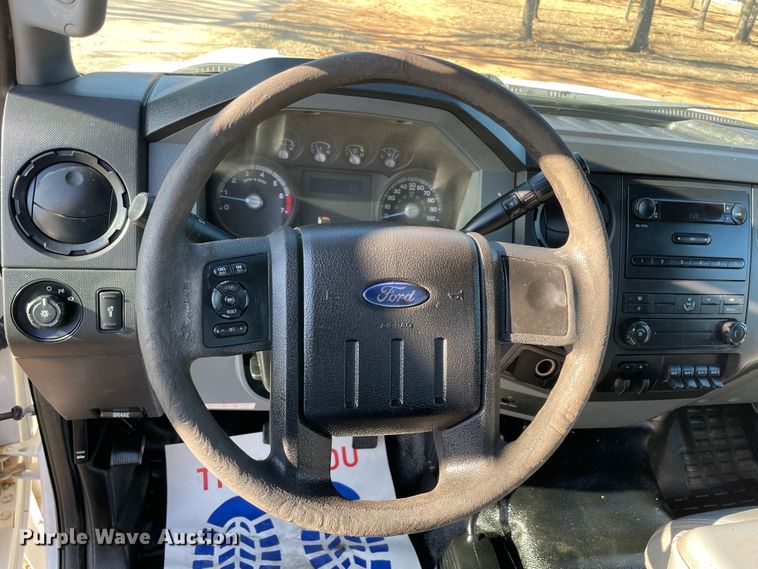 image for item MI9752 2015 Ford  F350 Super Duty  flatbed pickup truck