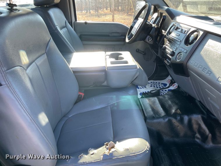 image for item MI9752 2015 Ford  F350 Super Duty  flatbed pickup truck