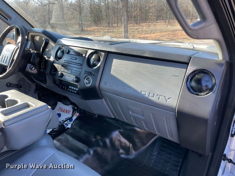 image for item MI9752 2015 Ford  F350 Super Duty  flatbed pickup truck