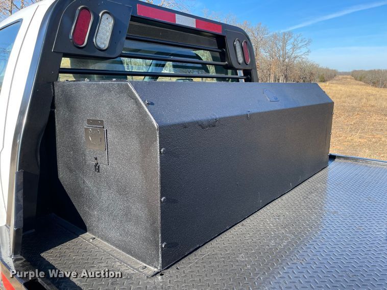 image for item MI9752 2015 Ford  F350 Super Duty  flatbed pickup truck