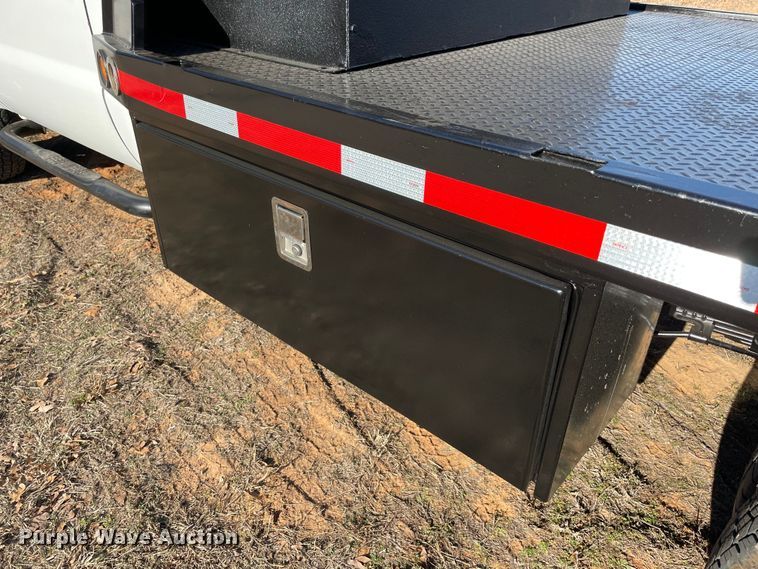 image for item MI9752 2015 Ford  F350 Super Duty  flatbed pickup truck