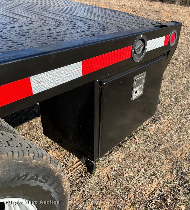 image for item MI9752 2015 Ford  F350 Super Duty  flatbed pickup truck