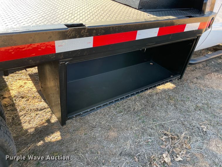 image for item MI9752 2015 Ford  F350 Super Duty  flatbed pickup truck