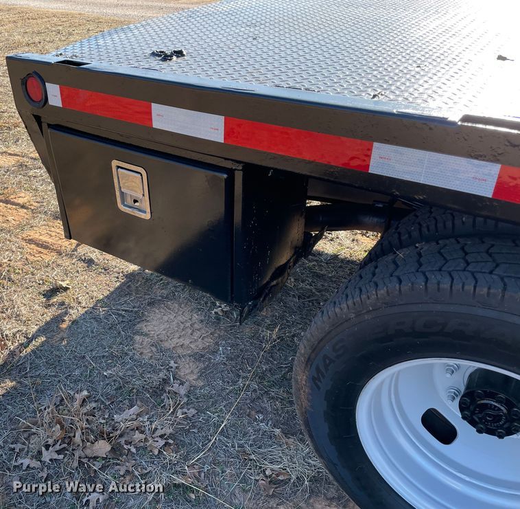 image for item MI9752 2015 Ford  F350 Super Duty  flatbed pickup truck