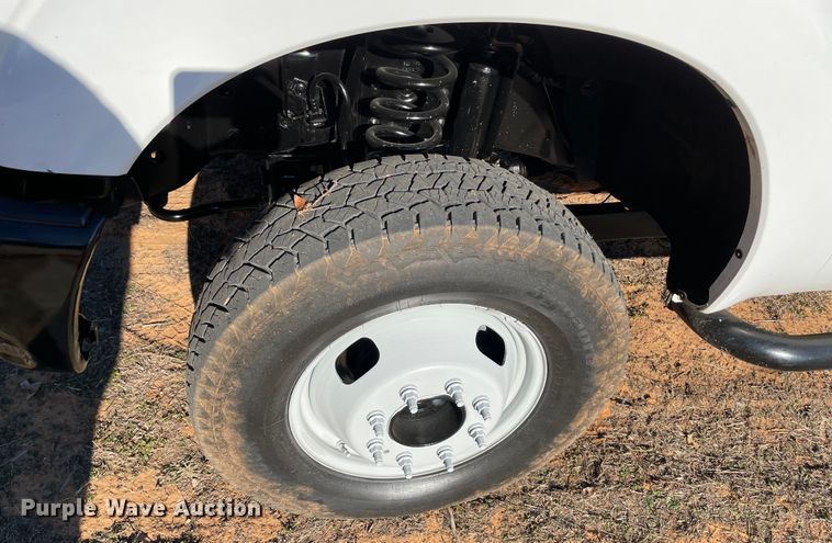 image for item MI9752 2015 Ford  F350 Super Duty  flatbed pickup truck