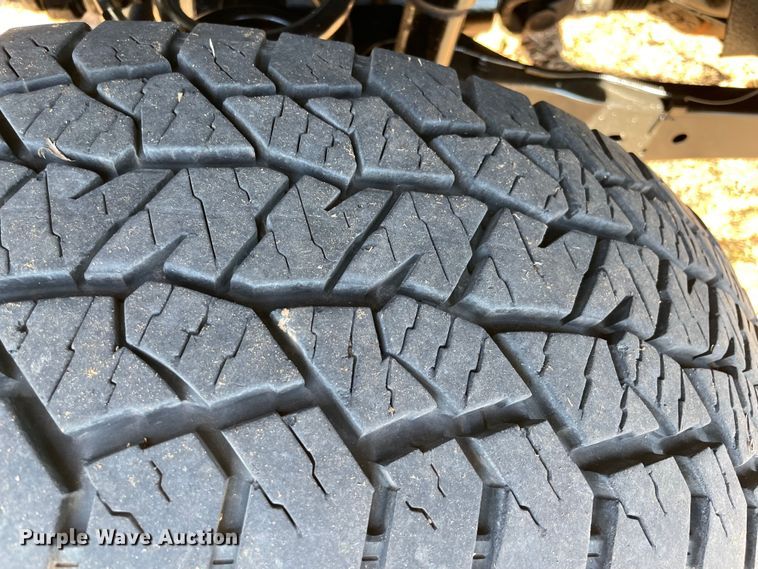 image for item MI9752 2015 Ford  F350 Super Duty  flatbed pickup truck