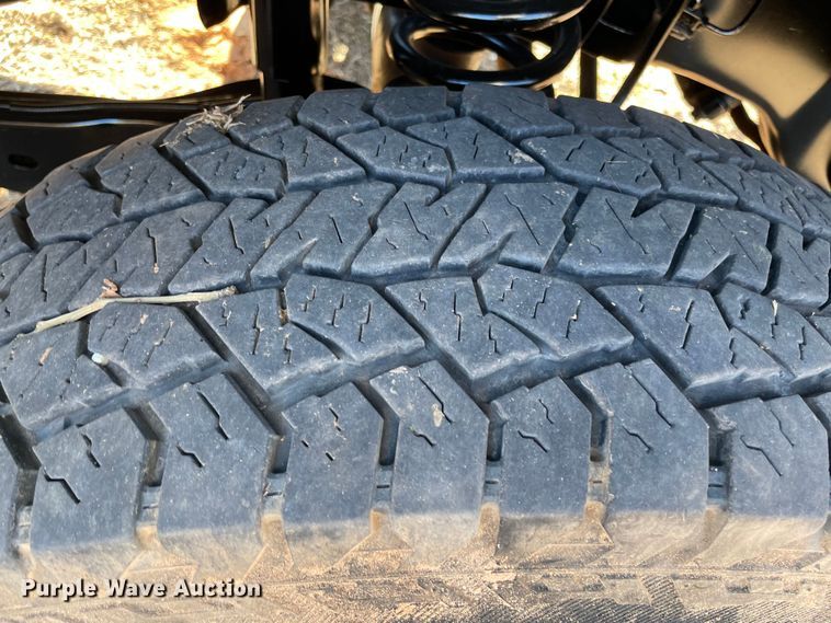 image for item MI9752 2015 Ford  F350 Super Duty  flatbed pickup truck