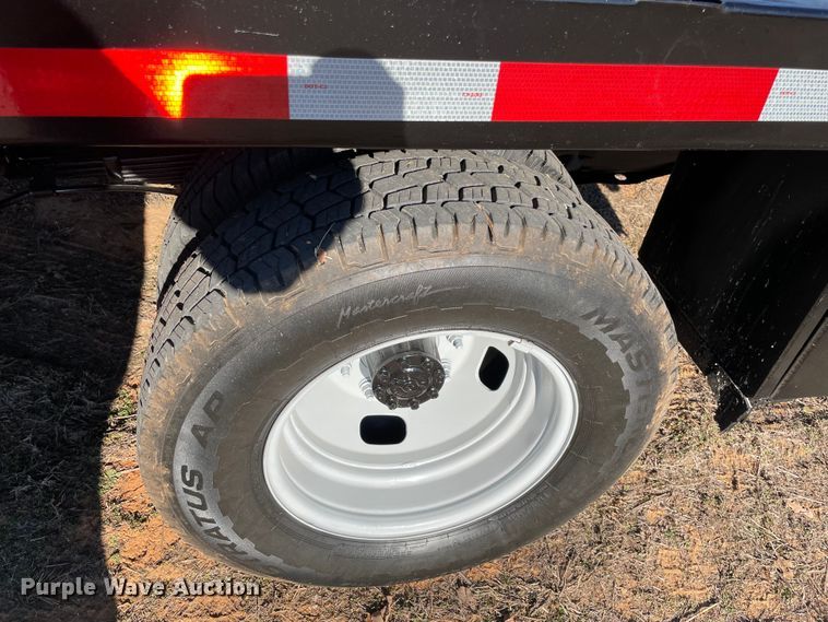 image for item MI9752 2015 Ford  F350 Super Duty  flatbed pickup truck