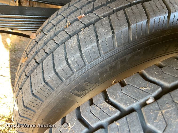 image for item MI9752 2015 Ford  F350 Super Duty  flatbed pickup truck