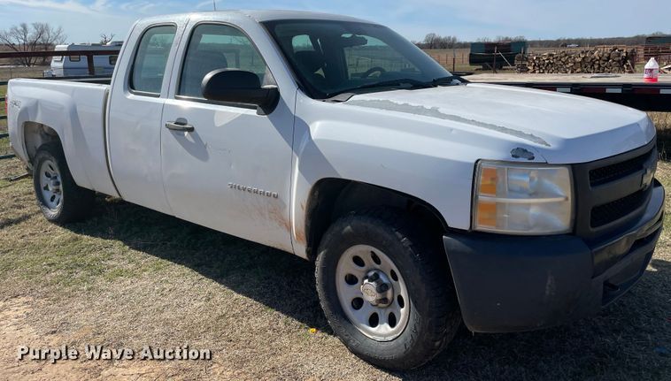 image for item MI9755 2010 Chevrolet Silverado 1500  Ext. Cab pickup truck