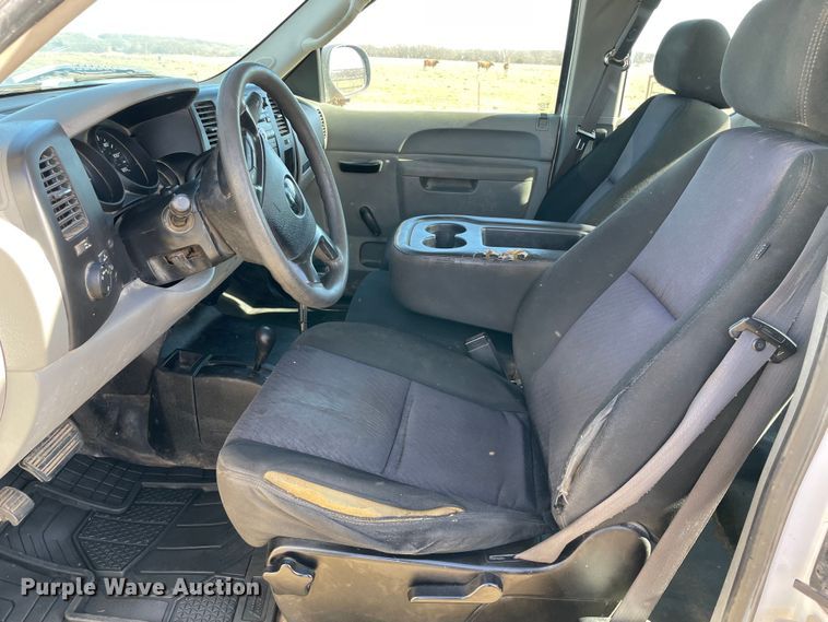 image for item MI9755 2010 Chevrolet Silverado 1500  Ext. Cab pickup truck