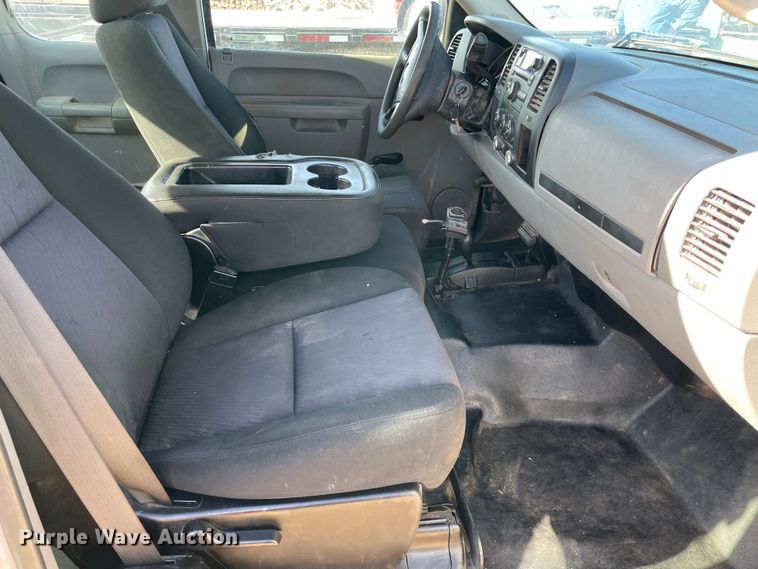 image for item MI9755 2010 Chevrolet Silverado 1500  Ext. Cab pickup truck