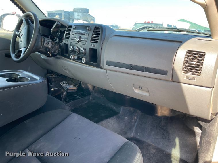 image for item MI9755 2010 Chevrolet Silverado 1500  Ext. Cab pickup truck