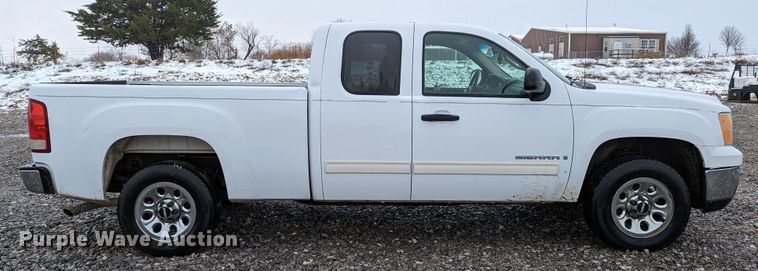 image for item MI9763 2007 GMC Sierra 1500 SLE  Ext. Cab pickup truck