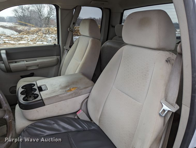 image for item MI9763 2007 GMC Sierra 1500 SLE  Ext. Cab pickup truck