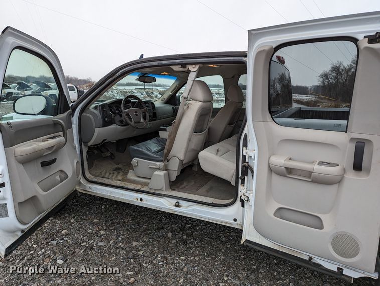 image for item MI9763 2007 GMC Sierra 1500 SLE  Ext. Cab pickup truck