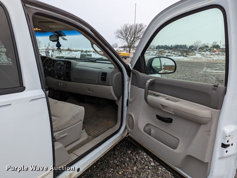 image for item MI9763 2007 GMC Sierra 1500 SLE  Ext. Cab pickup truck