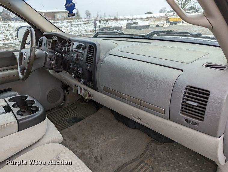 image for item MI9763 2007 GMC Sierra 1500 SLE  Ext. Cab pickup truck