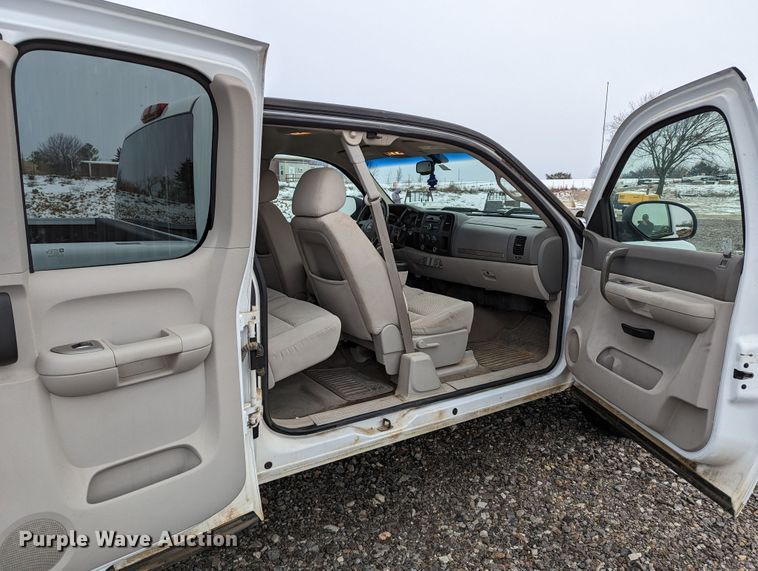 image for item MI9763 2007 GMC Sierra 1500 SLE  Ext. Cab pickup truck