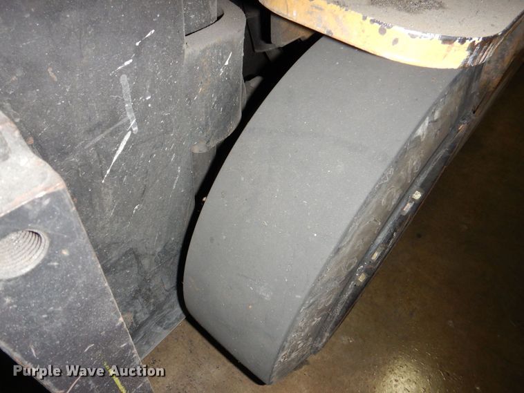 image for item MJ9990 Caterpillar GC18K  forklift