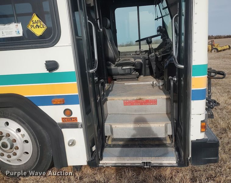 image for item MN9020 2006 Gillig Phantom C29D096N4  transit bus