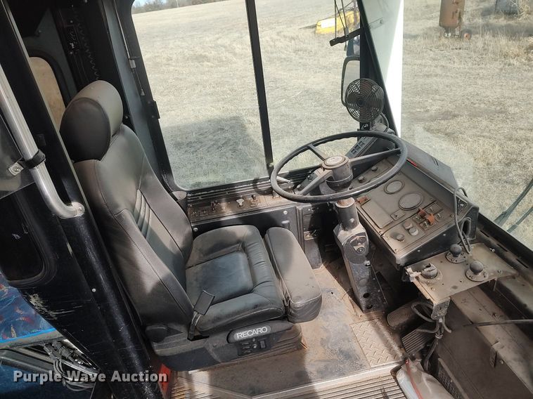 image for item MN9020 2006 Gillig Phantom C29D096N4  transit bus