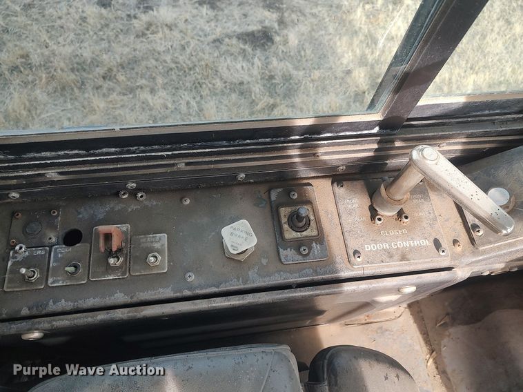 image for item MN9020 2006 Gillig Phantom C29D096N4  transit bus