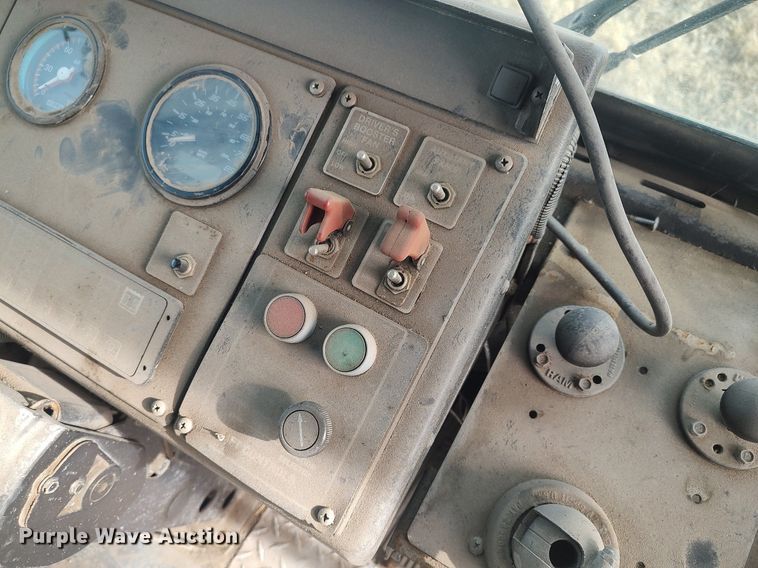 image for item MN9020 2006 Gillig Phantom C29D096N4  transit bus