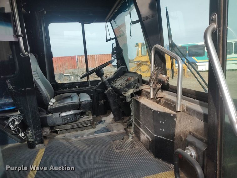 image for item MN9021 2006 Gillig Phantom C29D096N4  transit bus