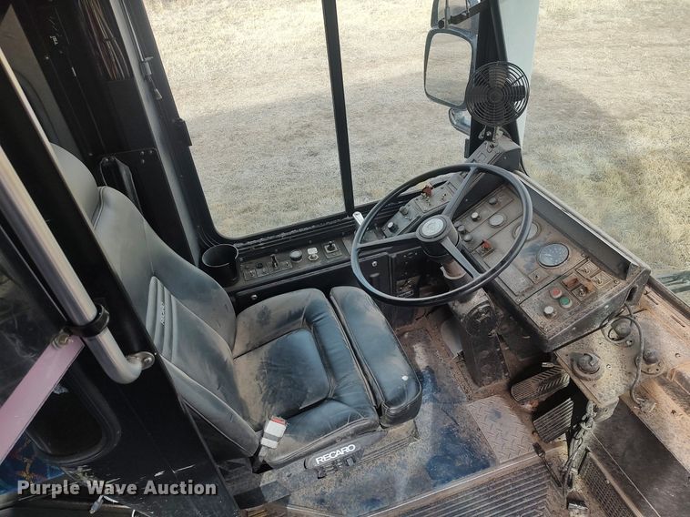 image for item MN9021 2006 Gillig Phantom C29D096N4  transit bus